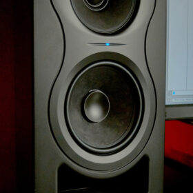 Kali audio monitor de estudio 5" Independence de 3 vías costo (par)
